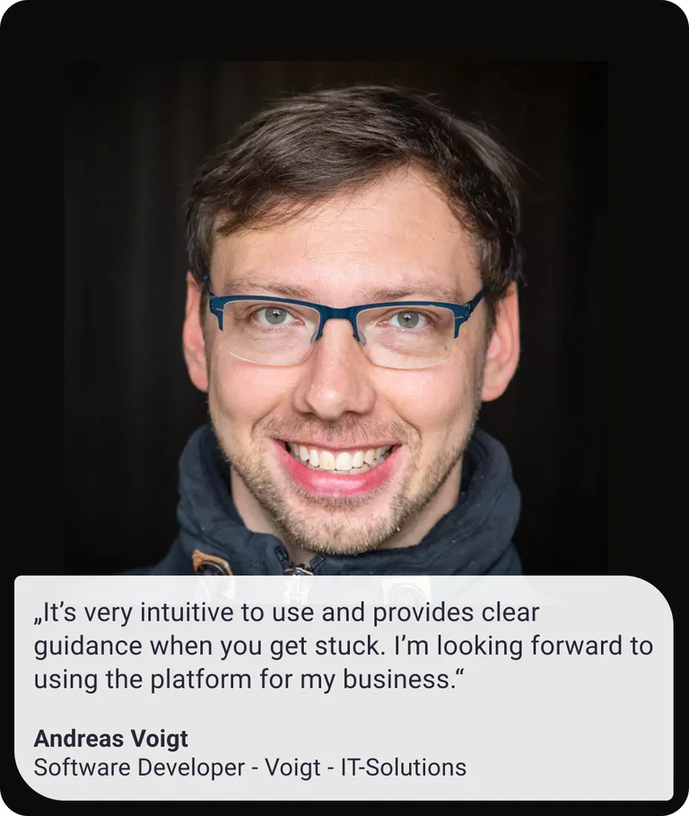 Portrait of an IT freelancer with a quote on how to use an IT freelancer portal intuitively for their business.